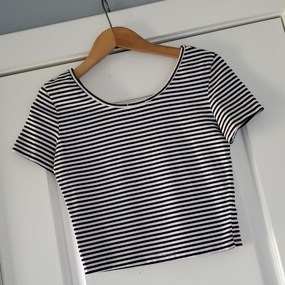 Kiss One black/white striped crop top! - Picture 4 of 4